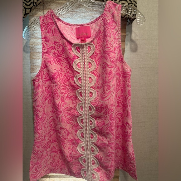 Lilly Pulitzer Pink and White Embroidered Short Set . - Picture 5 of 9